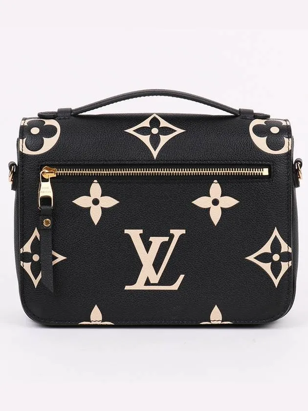 Bicolor Pochette Metis M45773 Women s Bag