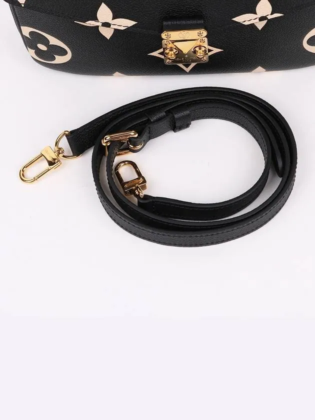 Bicolor Pochette Metis M45773 Women s Bag