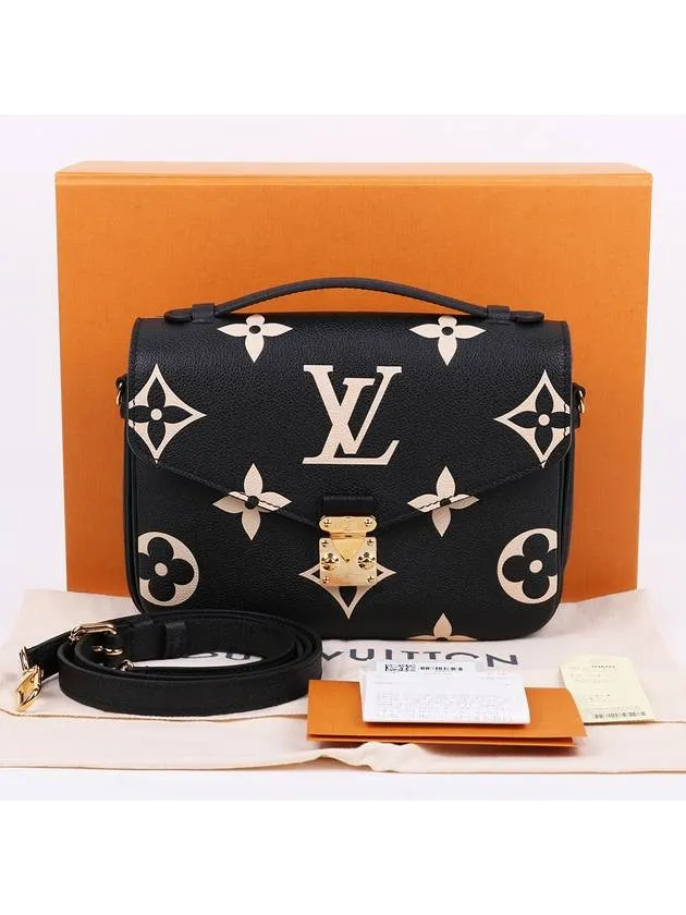 Bicolor Pochette Metis M45773 Women s Bag