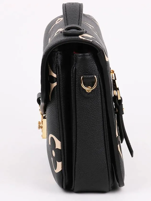 Bicolor Pochette Metis M45773 Women s Bag