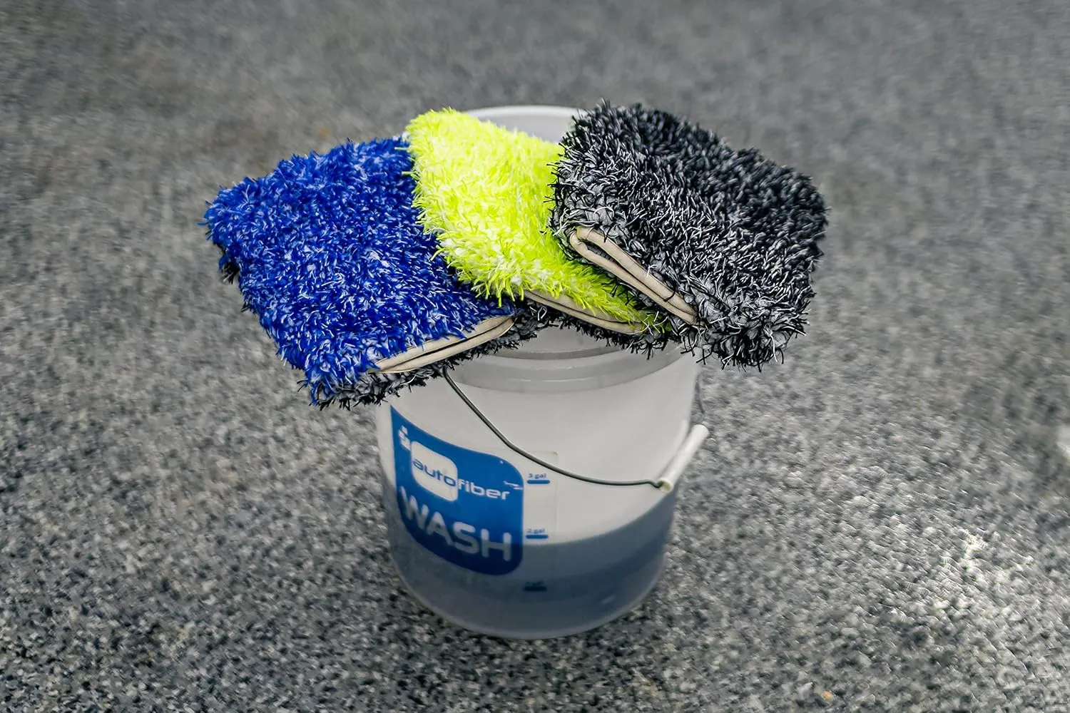 [Wash Monster] Plush Car Wash Pad (9 in. x 7 in.) Green/Black - 1 Pack | Soft & Plush Absorbent Microfiber Fibers | Large, Fits in Bucket