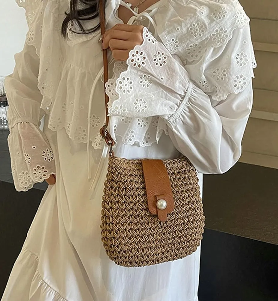 Women Straw Crossbody Bag Handwoven Beach Bucket Bag Straw Clutch Purse with Tassel Raffia Shoulder Bags for Vacation